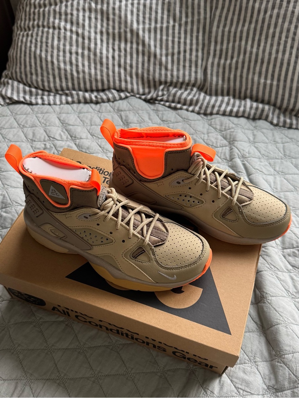 Nike ACG Air Mowabb - Unisex 7.5W/6M - Limestone/ Reflective Silver/ Khaki